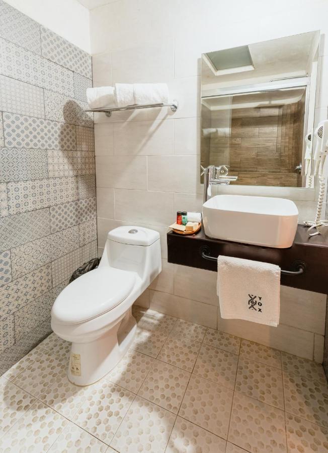 Yox Hotel Boutique Сан-Кристобаль-де-Ла-Касас Экстерьер фото Bathroom
