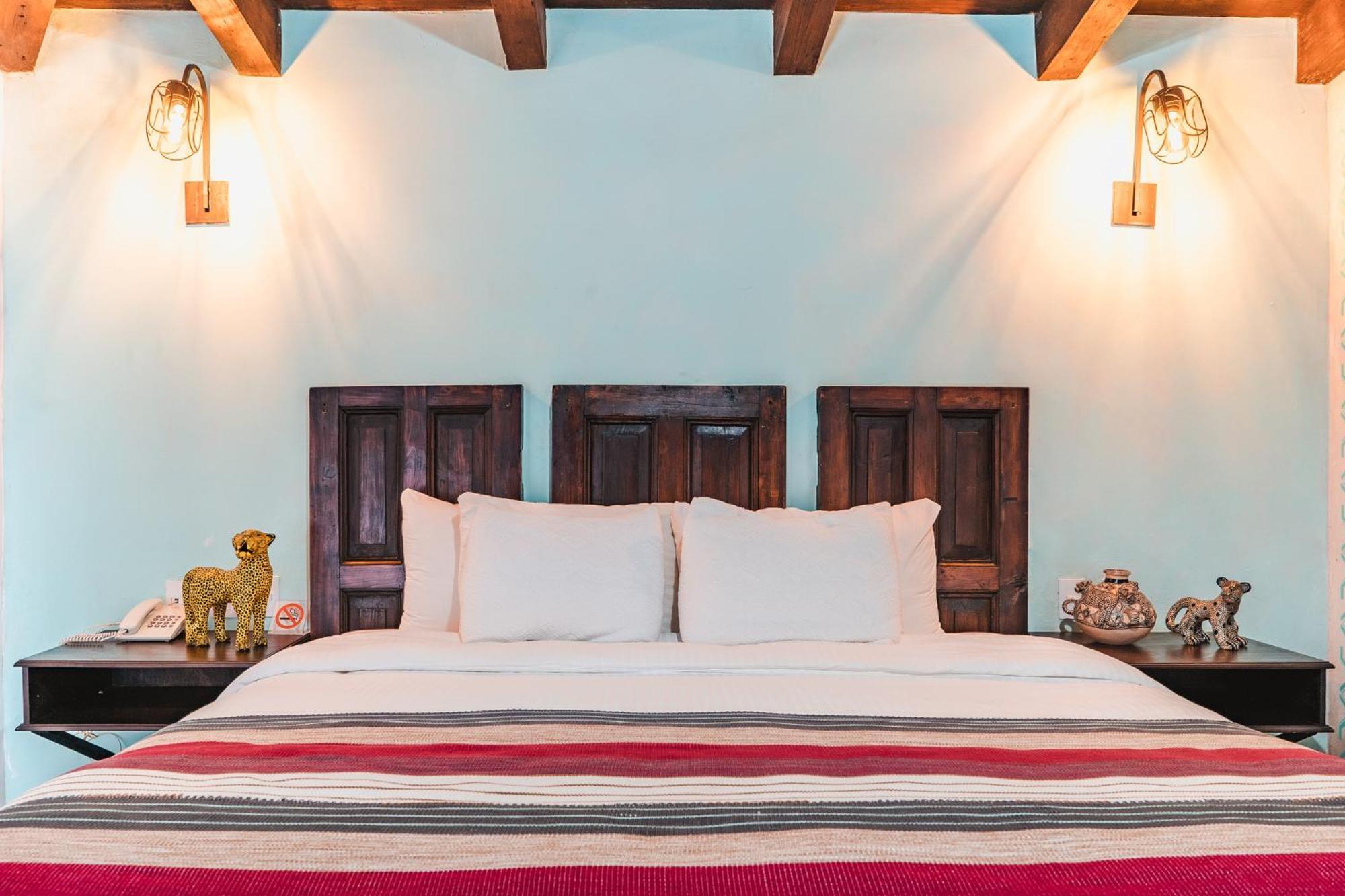 Yox Hotel Boutique Сан-Кристобаль-де-Ла-Касас Номер фото A bedroom at the hotel